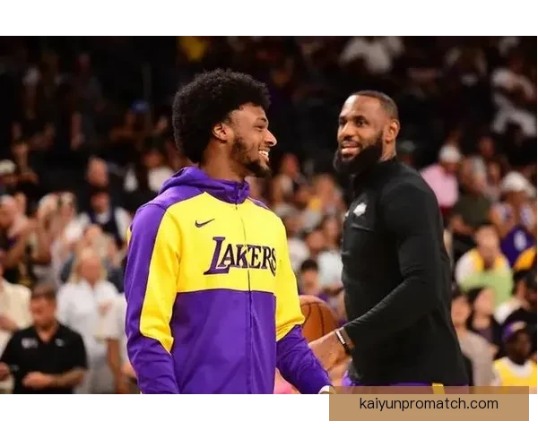 詹姆斯假传迷惑对手 布朗尼助攻艾顿完成震撼双手扣篮