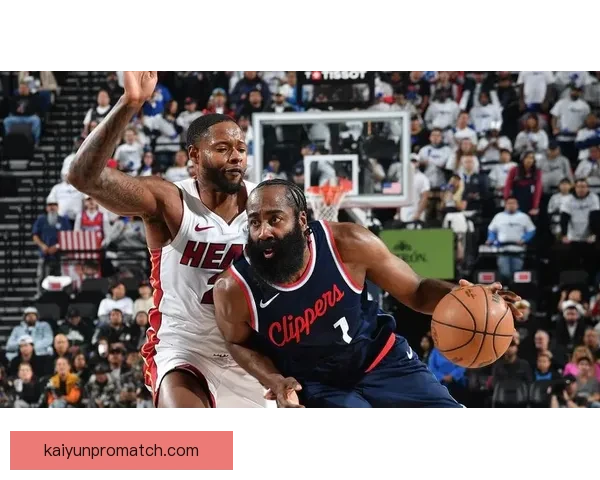 詹姆斯五项数据登顶历史首位 41分11篮板1米85后卫复制哈登壮举